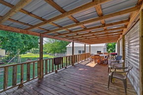 Waterloo Home with Fire Pit - half Mi to Boat Ramp!